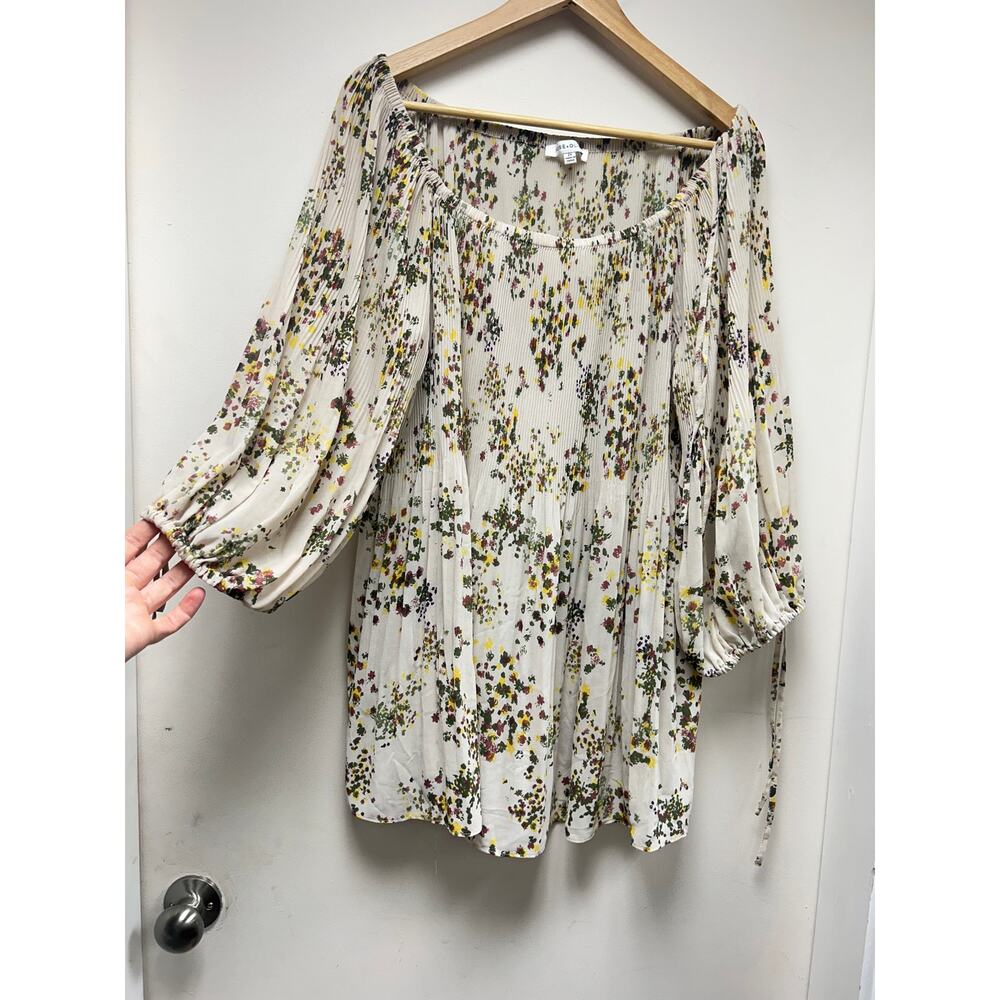 Rose + Olive Floral Beige Pleated Blouse Tie Details 2X